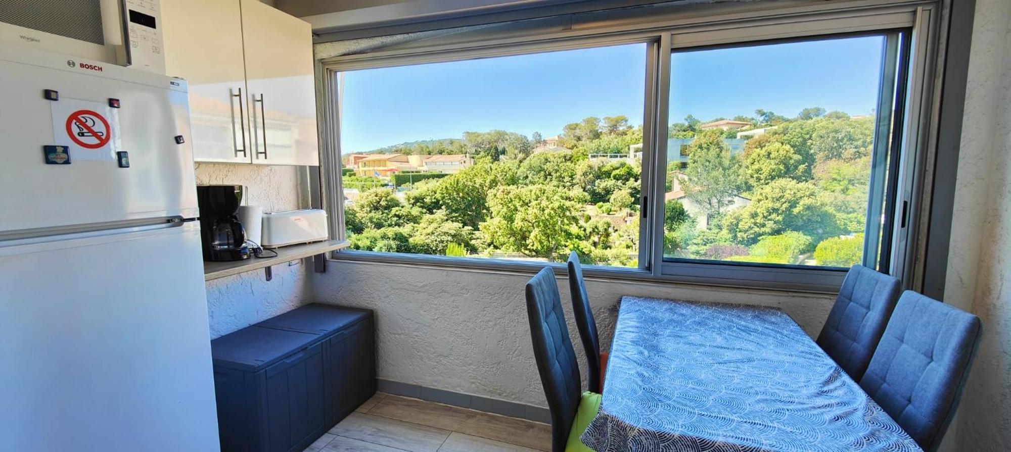 Appartement à 50 Mètres De La *